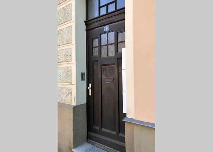 Liebevoll Sanierte, Grosszuegige Stadtwohnung, 70 Qm
