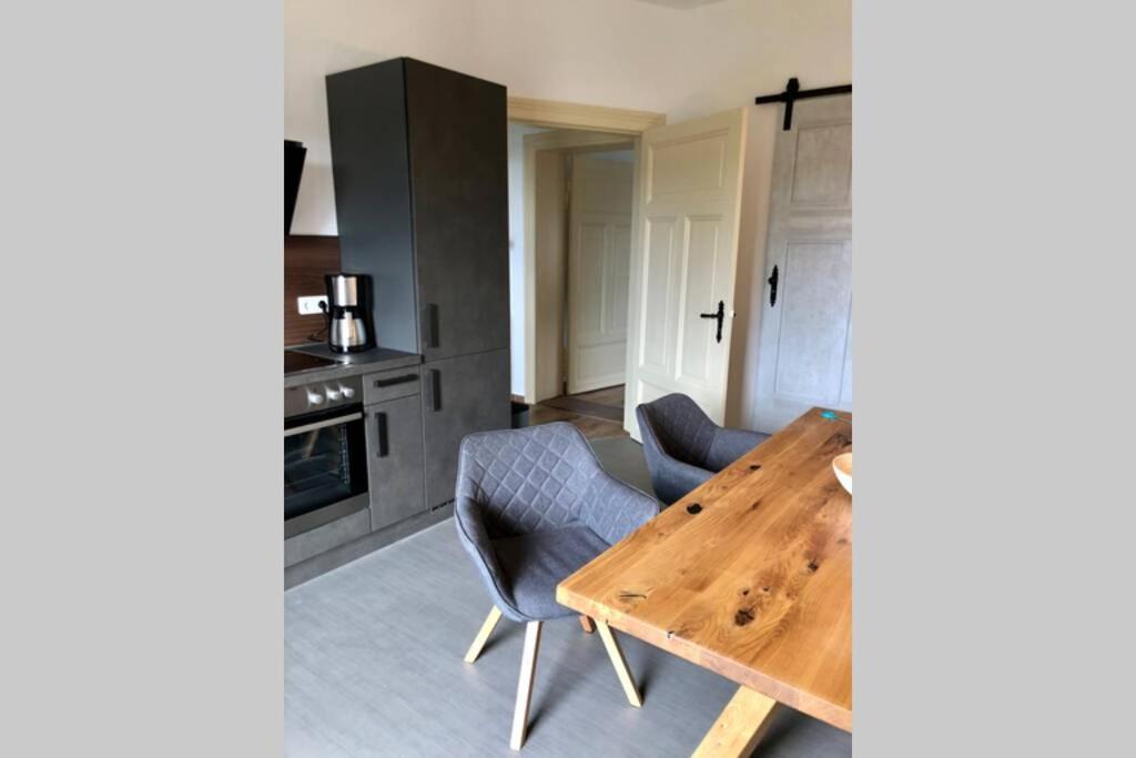Apartment Liebevoll Sanierte, Grosszuegige Stadtwohnung, 70 Qm *